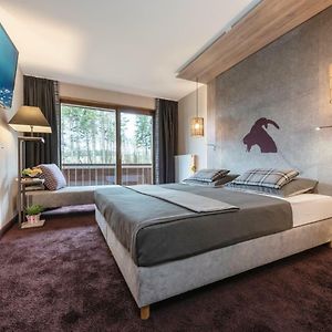Zimmer mit Kingsize-Bett