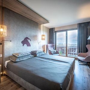 Zimmer mit Kingsize-Bett